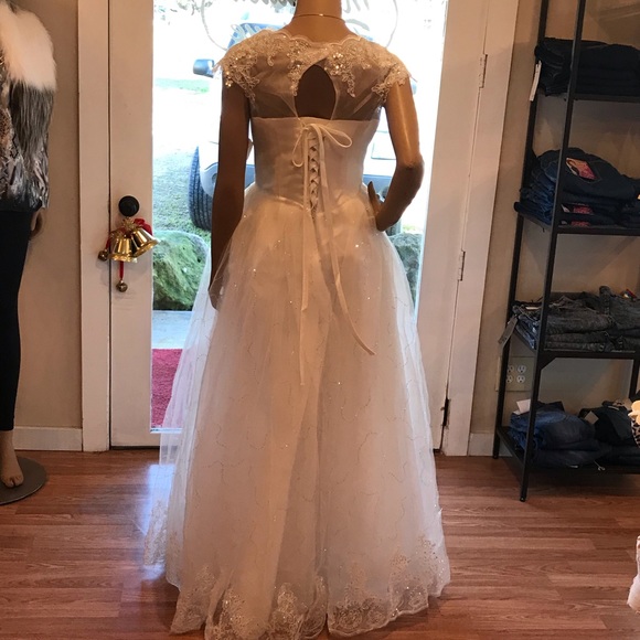 WEDDING DRESS - Picture 5 of 8